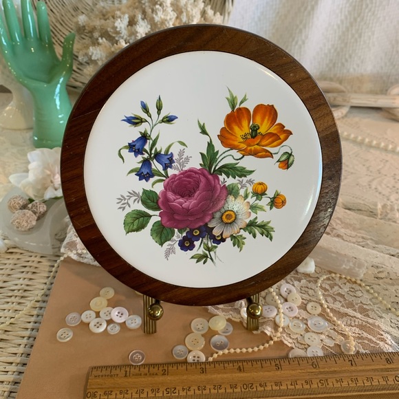 Vintage Floral Trivet 🌷 - Picture 8 of 11